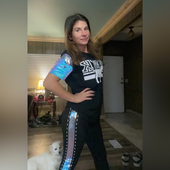 Meet your Posher, Tiara - Picture 1 of 16